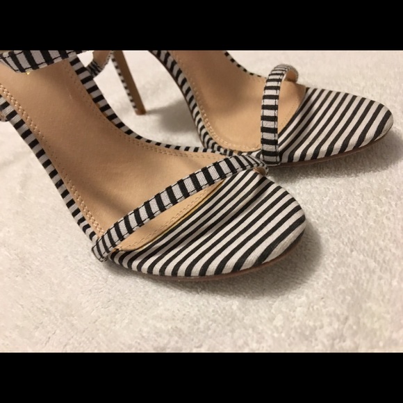 Almost Brand New - Stylish Zebra Heels By LILIANA - size 9 - box 42 - Picture 2 of 4
